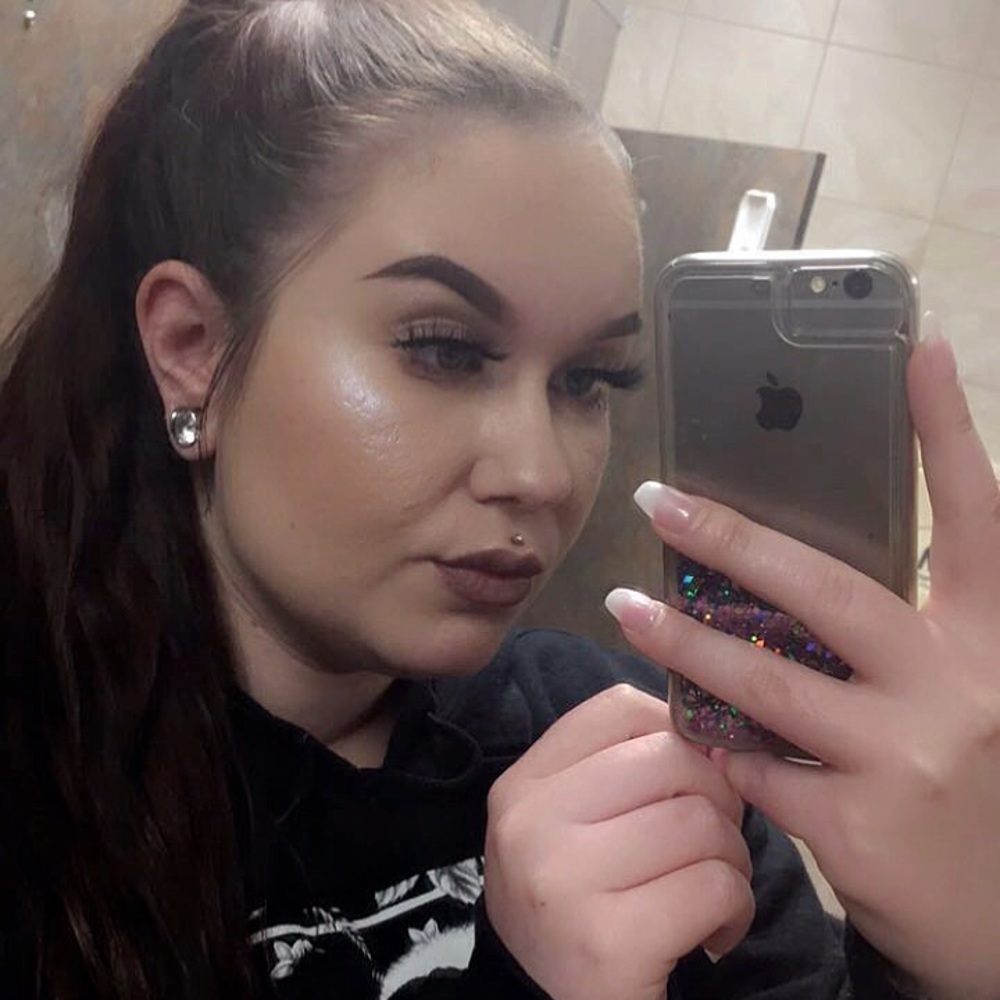 Meet your Posher, Alena